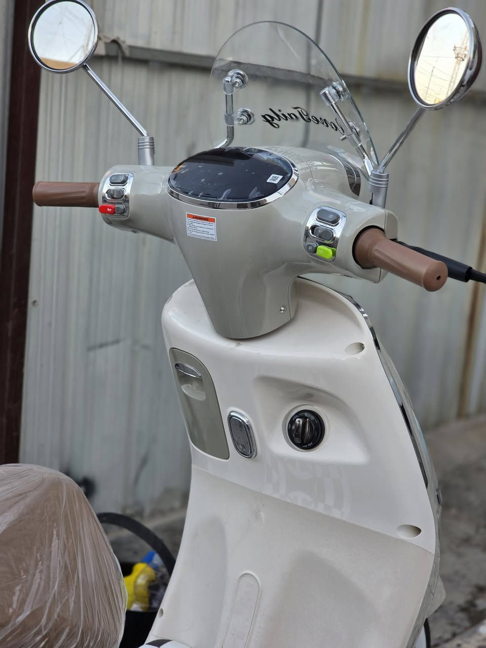 السلام عليكم
كلاسك شحن 
٦ بطاريات كبار دبل 
ملف ١٥٠٠ 
دراجة جديدة زيرو ماشية كلش قليل 
بصمه عدد ٢ 
تنربط ع التطبيق 
مكاني بغداد 
شراي راسلني وتأمر 
***********
