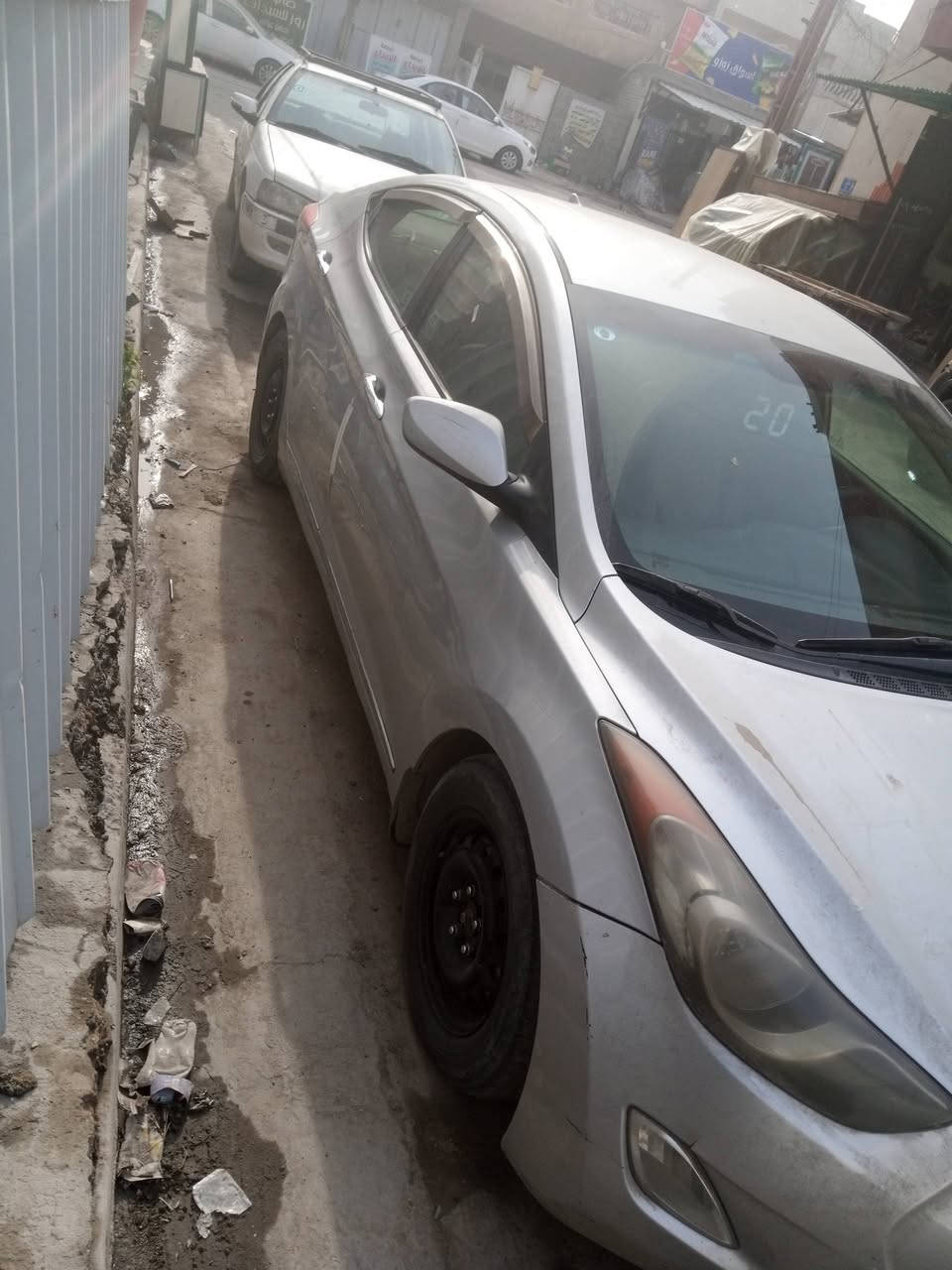 السلام عليكم شباب 
الانترا/ رصاصي
موديل /2013
امركية حادثها بل صفح
مكانها بغداد
رقم بغداد انكليزي
بسمي السنوية
تبريد محرك خير من الله
صدر جديد ما عده ترايم شفت يسره
داخلها نضيف
سياره الحمدلله خير من الله
سعرها 98
رقم موبايلي ***********
شباب شوفو ال سونار وخابرني يرحم والديكم
