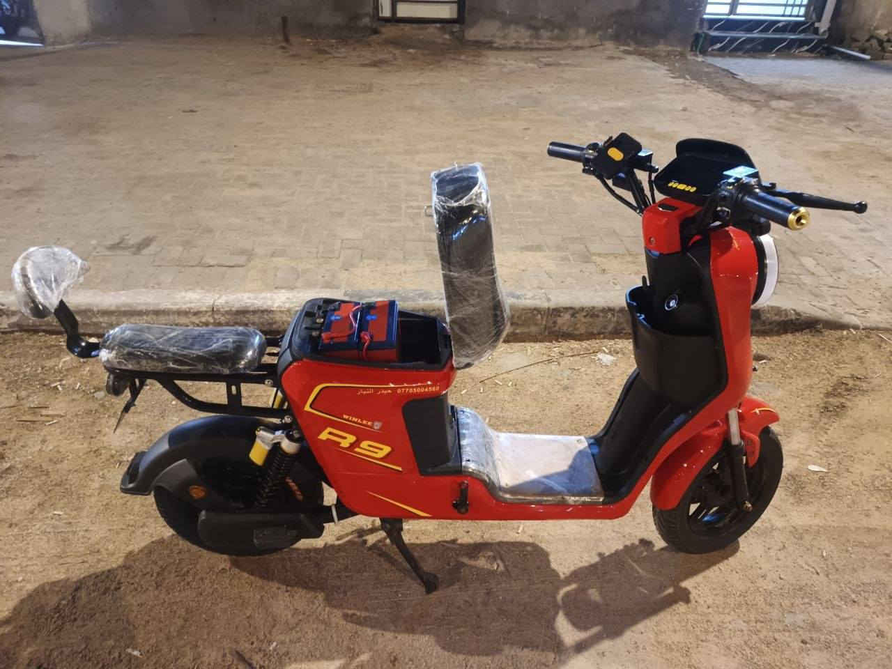 السلام عليكم  ار 9 مديل 26 لون احمر ستخدام شهر فقط 
5 بطاريات دبل حجم كبير 32 امبير ونلي 
4نمر سرعه 109 سرعه حقيقيه 70 
كهربايات كله شغاله لايت عالي وناصي دبل اشاره اشاره يمنه ويسره وهورن وبلوتوث شاحنه الاصليه ابلاد وياها سويجين وبصمه وكارت 
دراجه مكفوله كفاله عامه حته من الزلغ 
تجي وشوف بعينك السعر 480 وبيها مجال قليل حك الجيه  بيع مستعجل 
واتساب *********** 
العنوان بصره دور الشرطه قرب المعارض الجديده

