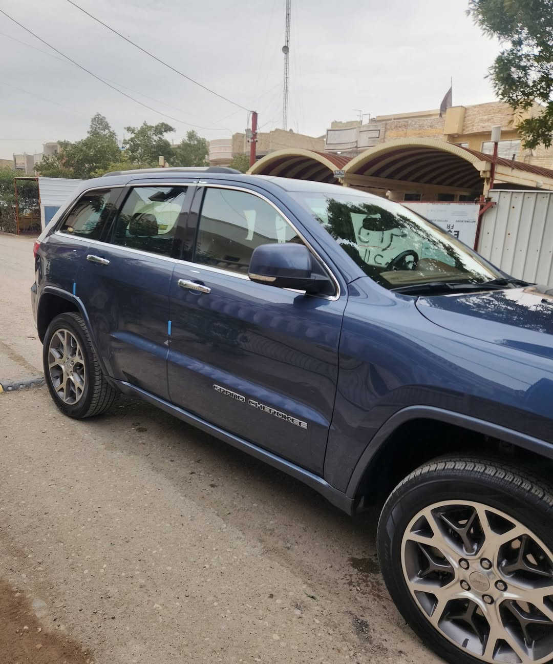 السلام عليكم 
جيب اوفر لاند بلص  موديل 2021 اعلى مواصفات بهذه الفئة  خليجية وكالة هارلم مكفولة من الصبغ والتبديل لون مميز ماشية ٧٣ رقم بغداد  باسمي 
داخل جوزي
بانوراما  وجكات  و٣ شاشات  ورادار امامي  ونقاط عمياء 
وحساسات امامي وخلفي  وزراك لايت وكراسي خزن ومقاعد تدفئية وتبريد وستيرن هيتر مقاعد خلفية تدفئة  ومري شفط  وباقي المواصفات المعروفة  
السعر 290 وبيها مجال  تحويل ثاني يوم 
للاستفسار  ***********
مكان السيارة بغداد
