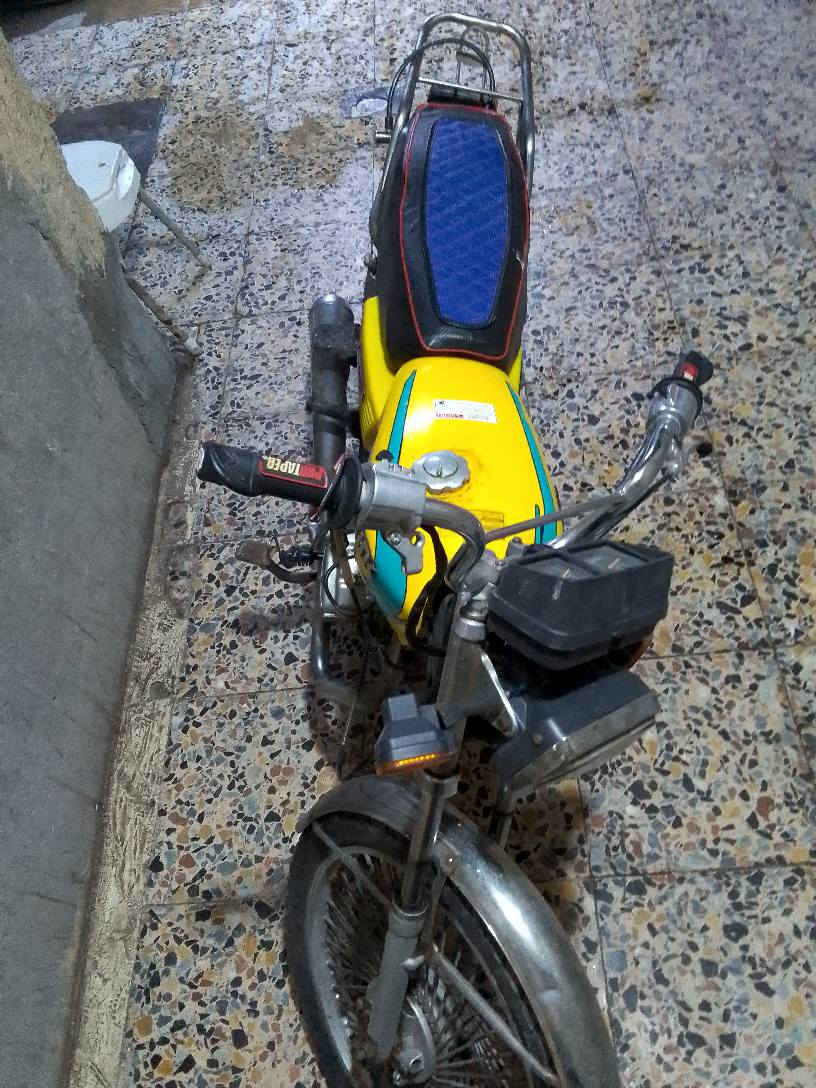 السلام عليكم دراجه يراني 5كير 2022اوراك موجوده 
الدراجه بيهة عطل او بل محرك ياما عاوج ولف او كايمه يعني ابيعهة طافيه السعر 300وبيهة مجال للطيبين مكاني بغداد***********
