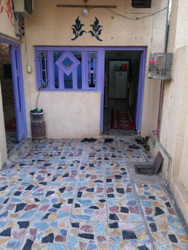 سلام عليكم بيت مع قطعه خلفيه للبيع
المساحه 372م، مساحه البيت 140م ومساحه القطعه 232م خلف البيت البيت يتكون من 3غرف نوم +صاله+استقبال+مطبخ وحمامات + البيت طابقان  
العنوان الفلاحيه قرب مركز الفلاحيه #بيع_او_مراوس
للاستفسار الاتصال
***********
