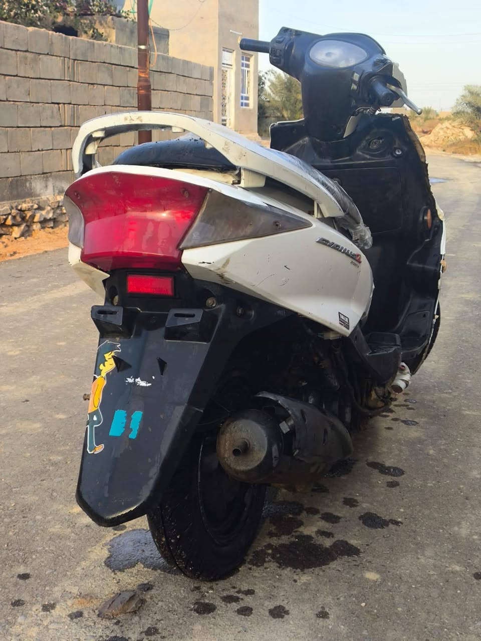 سلام عليكم دراجه سكنس ياباني ما ناقصة شي مكينه مفتوحه كهربائيات شغاله كله الخاص مغلق راسلني واتساب او اتصال ع الرقم ***********
مكان سماوه وركاء 
السعر ٤٠٠ وبيه مجال قليل

(بيع او مراوس)
