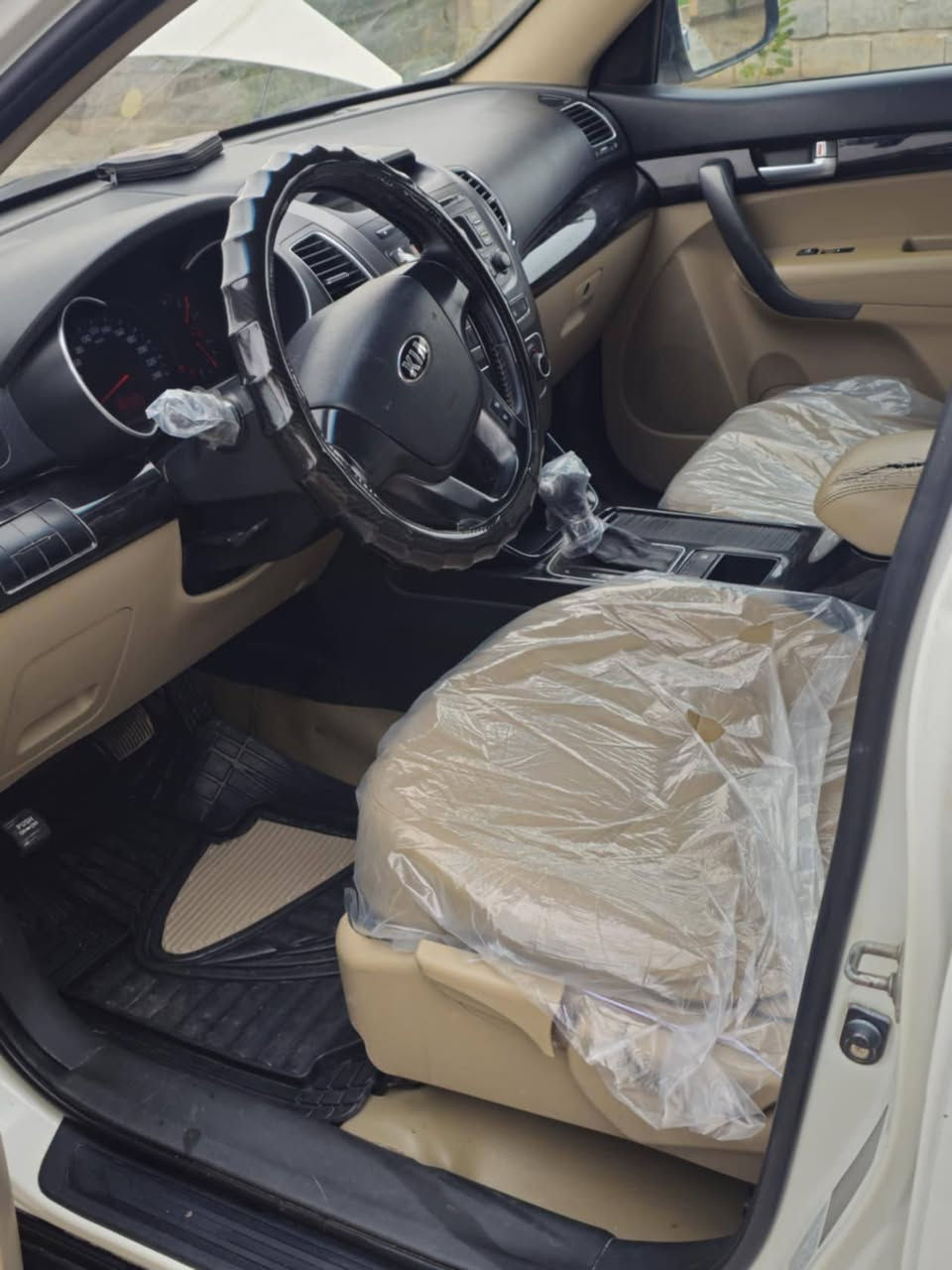 السلام عليكم سورنتو 2014خليجي مكينته 2400 السياره متجايه رقمهه بغداد سنويتهه لل30 السعر 135وبيهه مجال للاستفسار *********** /*********** مكاني واسط العزيزيه
