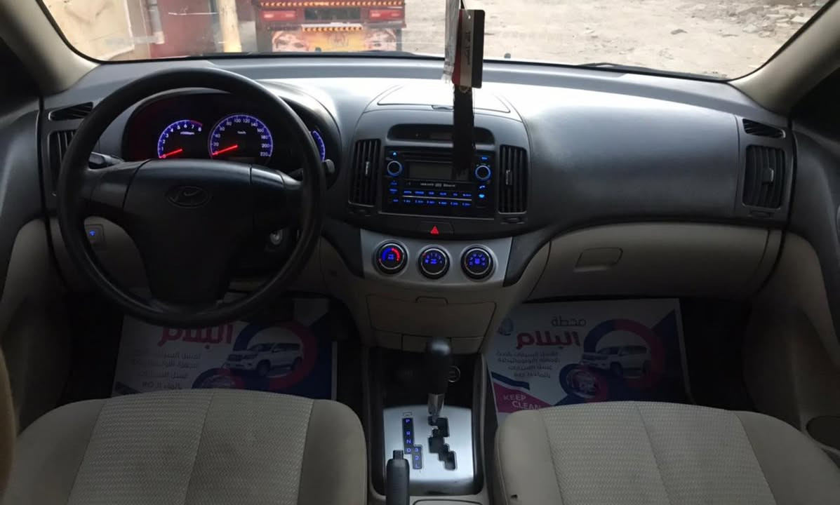 السلام عليكم من رخصة الأدمن 
عندي سيارة اللنترا موديل 2011 مقدسة لون ابيض رقم بغداد ألماني محرك 2000 دوش السيارة بيها 4 قطع صبغ وقليل بارد مكفولة محرك وكير اكم مكفولة لوك سيارة جاهزة ماتصرف عليها دينار مكاني بغداد الراشدية تحويل ثاني يوم للإستفسار على الرقم ***********
