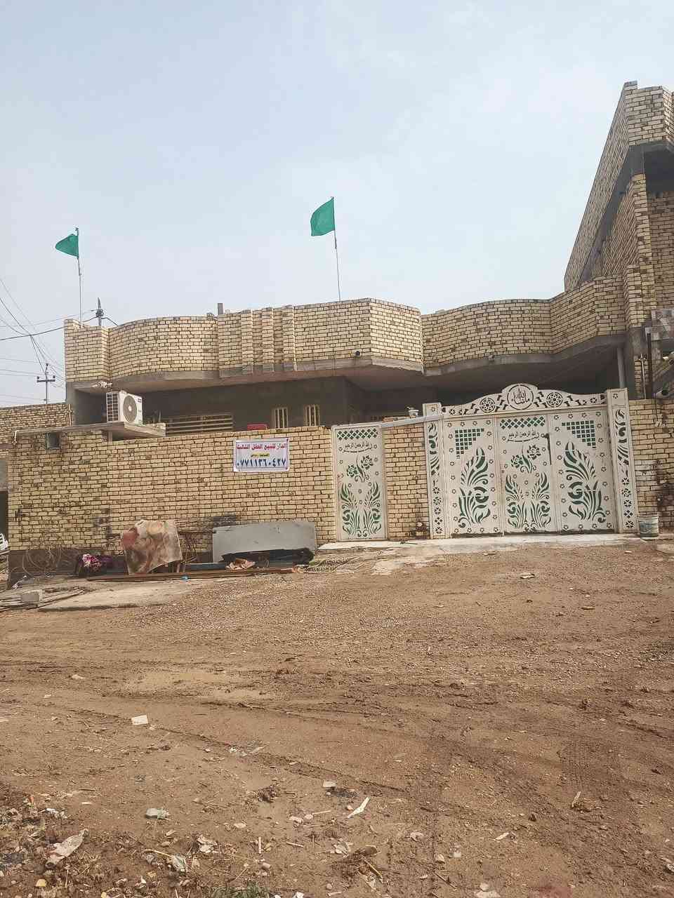 توكلت على الله الدار للبيع قاطع ونص مساحه 250 بحفل الثالث يتكون من خرف عدد ثنان 6 في 4وصاله 7ونص مناور عدد 2 مطبخ بارد 5 في 4 ومطبخ حار 2 نص مربع هول 6 في 3ونص ديوانية 8ونص في 4+كراج سيارات 6ونص صحيات داخل بيت وخارج سكان 28مليون للاتصال على الرقم ***********
