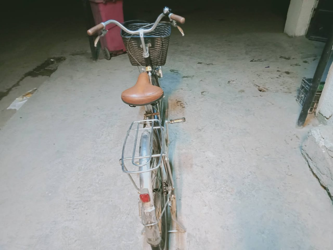 سلام عليكم بيسكل بناتي حجم 27 لون اسود سعر 125 وبي مجال بسيط عنوان بغداد الحبيبيه
***********
