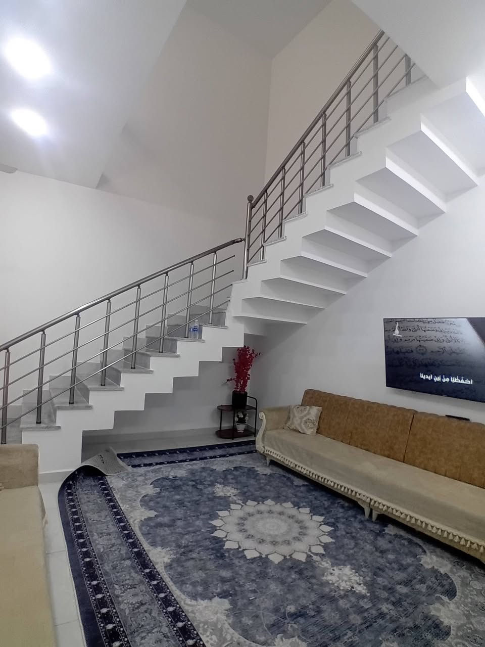 بيت للبيع في حي الدوانم المساحه 150م بناء درجه اولى حديث 2025 الشارع 12م
اربع غرف 
ثلث حمامات
صاله ومطبخ ديوانيه 
حديقه داخليه
السعر 115 وبي مجال 
*********** : فقط الشراي
