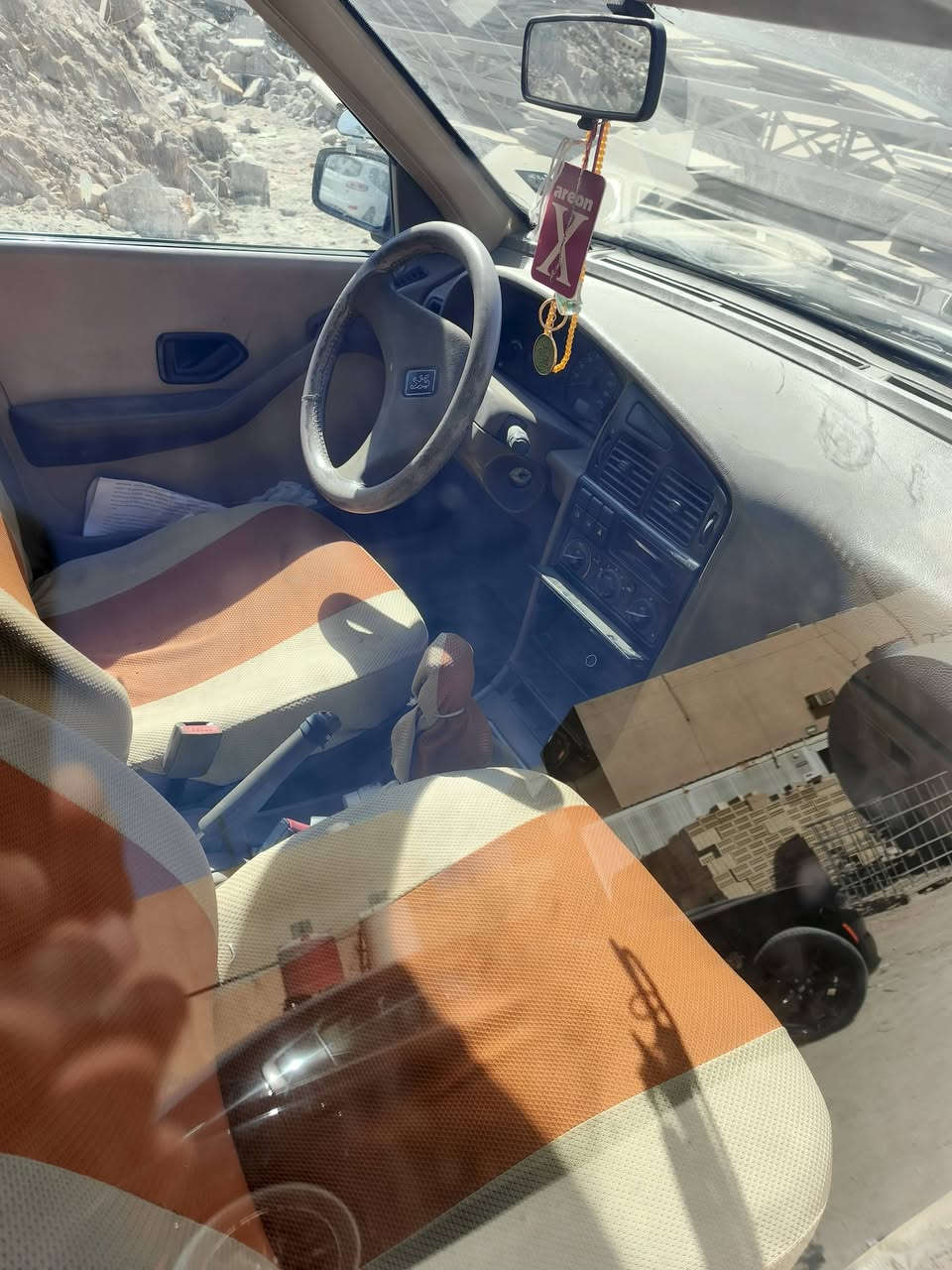 السلام عليكم بيجو جي ال إكس ٢٠١٠ رقمها بابل  سنويتها ٢٩ باسمي... مكانها بالحلة  
حاليا السيارة بيها ضربة بالجنطة مثل ماموضح السعر المطلوب ٣٠ انزلك سعر التصليح مال الضربة .... 
مكينة حيل نشطة وكير مكفول  .... 
بيها لايت زنون والسيارة مابيها ضربة غير هاي بالجنطة بيها بعض الخياسات 
كهربائيات شغالة كلها 
التبريد نقص بس الفان الداخلي عاطل .... الكمبريسر شغال واكفله إلك .. 
عوزها فقط دبلات خلفية.. 
السعر المطلوب ٣٠ و سعر التصليح نازل منها
