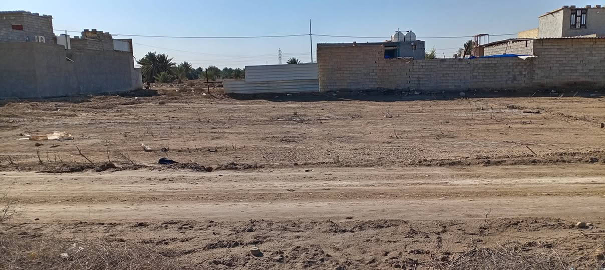 السلام عليكم
قطعة ارض للبيع زراعي 
واسط العزيزية 
المساحه 500 متر 
واجهه 20 والنزال 25
سند 117
قرب محطة الدرزي 
رقم ***********
