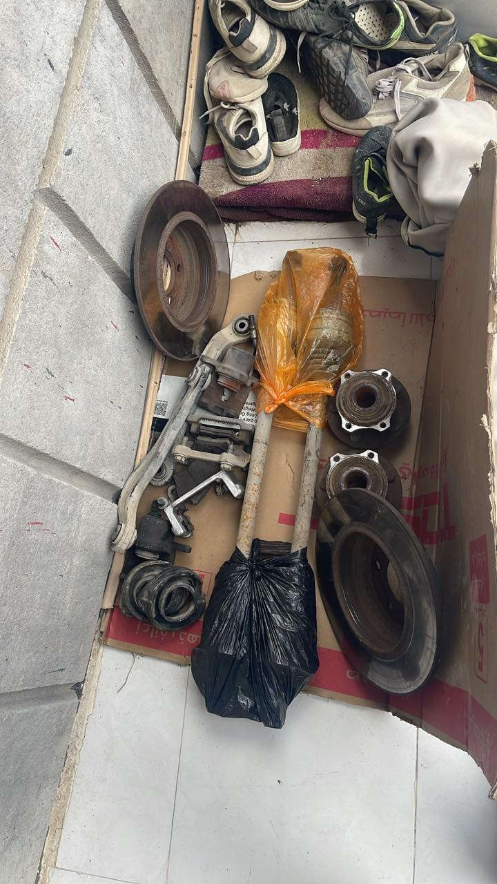 السلام عليكم 
اغرض جارجر للبيع وبسعر مناسب 
دراين شفتات
فلنجات 
بربرنكات 
فجوج مال دسكات 
مال عربانه خلفيه
الاستفسار الاتصال ع رقم ***********
