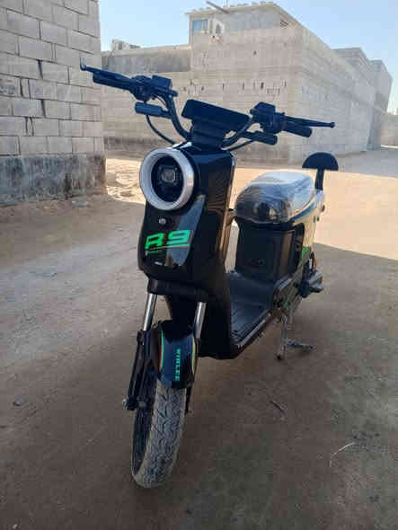 سلام عليكم دراجه شحن ار 9للبيع جديده سعر 470 وبيه مجال العنوان البصره نتومه رقم***********
