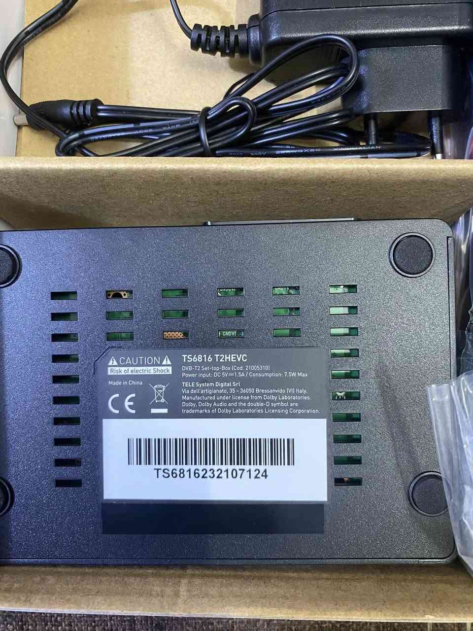 ستلايت جهاز فك تشفير رقمي أرضي (DVB-T2).
دعم HEVC Main10: يدعم معيار ضغط الفيديو عالي الكفاءة (HEVC) Main10، مما يضمن التوافق مع البث الحديث.
مشغل وسائط USB: يمكن استخدامه كمشغل وسائط لتشغيل الملفات عبر منفذ USB.
مسح تلقائي (Autoscan): يتميز بوظيفة المسح التلقائي للبحث عن القنوات الجديدة بسهولة.
تقنية Dolby: يدعم تقنية Dolby للصوت.
منافذ التوصيل:
منفذ HDMI™ للتوصيل بالتلفزيون.
منفذ USB.

السعر 15 🤍🌸


**إذا كنت صاحب هذا الإعلان وتريد حذفه لأي سبب، رجاءا أرسل رسالة إلى الدعم الفني**