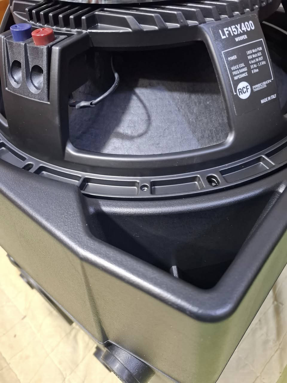 السلام عليكم زوج سماعات RCF تجميع درجه اولى جديد كبس كارتون غير مستعمل السعر ٦٠٠ الف شامل التوصيل *********** وات ساب
