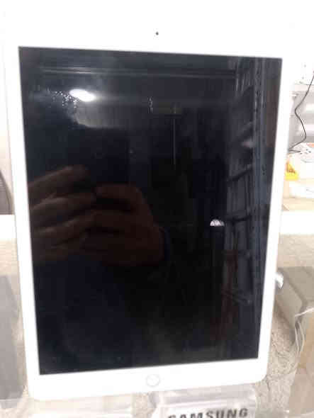 تاب 8للبيع نضافه فول جهاز ابيعك شرط حاسبه فقط مبدل بطاريه بالحاسبه ما تقره مبدله
ذاكره 32
بطاريه 95
السعر 190و بي مجال 
رقمي ***********
