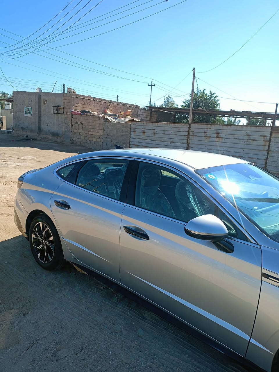 السلام عليكم
سوناتا موديل 24  سعر 180 فول عدا الفتحة الشكل الجديد SEL
سياره معربه بل كامل نضام خليجي
ماشية 17 الف كيلو لون سلفر 
بيها بنيد ومدكر السيارة  وتشوف بعينك كلش نظيفة جديدة .
المواصفات :
بصمة وتشغيل عن بعد 
تدفئة مقاعد 
قيادة ذاتية 
كشن كهربائي 
الكير 8 نمر 
السيارة حرة مرقم كامل جاهزة باسمي 
المكان : البصرة 
للاستفسار على الرقم ***********

