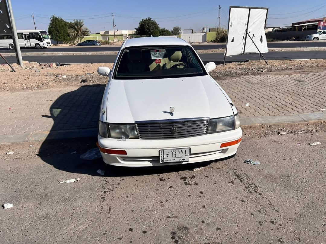 السلام عليكم
بطه لون ابيض سياره رقم الماني مكفولة كفاله عامة فقط بيها الباب الوره بيه صبغ شبر
طخم تايرات جواها جدد و صدر جديد قبل فتره سويت عليها ادامة سياره ما نقص  كير نضيف   سياره ما عيزها شي محرك شرط ثنين ونص غرفته نضيفه( سعرها 63 وبيها مجال للطيبين )مكان سياره صلاح الدين ***********
