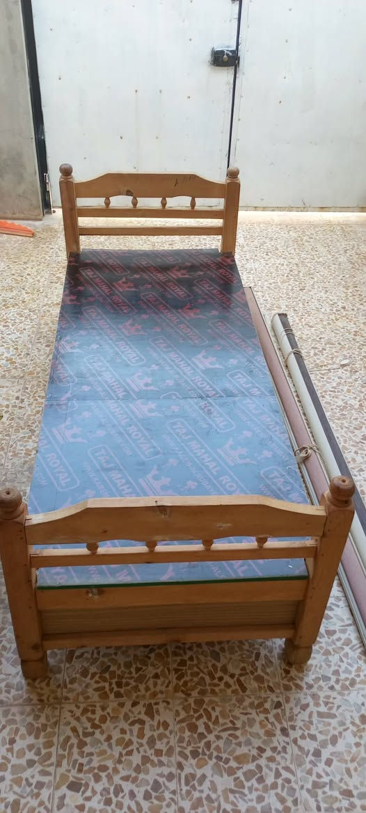 السلام عليكم صوبه غاز وكهرب شرط شغاله وتخت نفر جديد وبرداة وحده متر ونص ولثانيه مترين ونص وساعه كلهم شلع 80 الف التواصل على هاذا الرقم 
***********
واتساب
