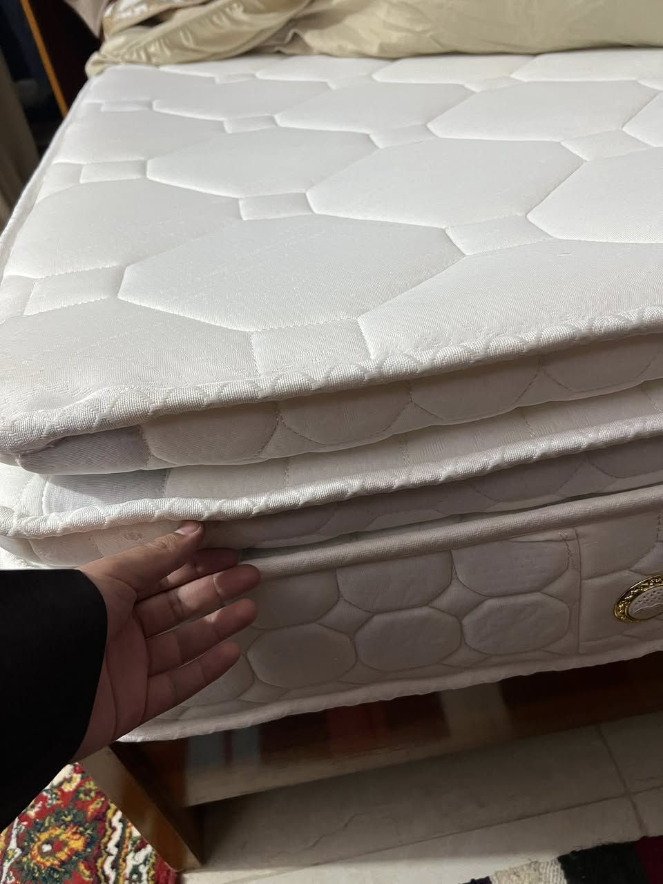 سلام عليكم دوشك نفرين للبيع اصلي استخدام اسبوع فقط جديد يجي طبقتين جلاتين طبيه مو طبقه وحده شتريته ٢٥٠ اريده ١٥٠ للبيع لغرض سفر مكان بغداد حي الخضراء رقم ***********
