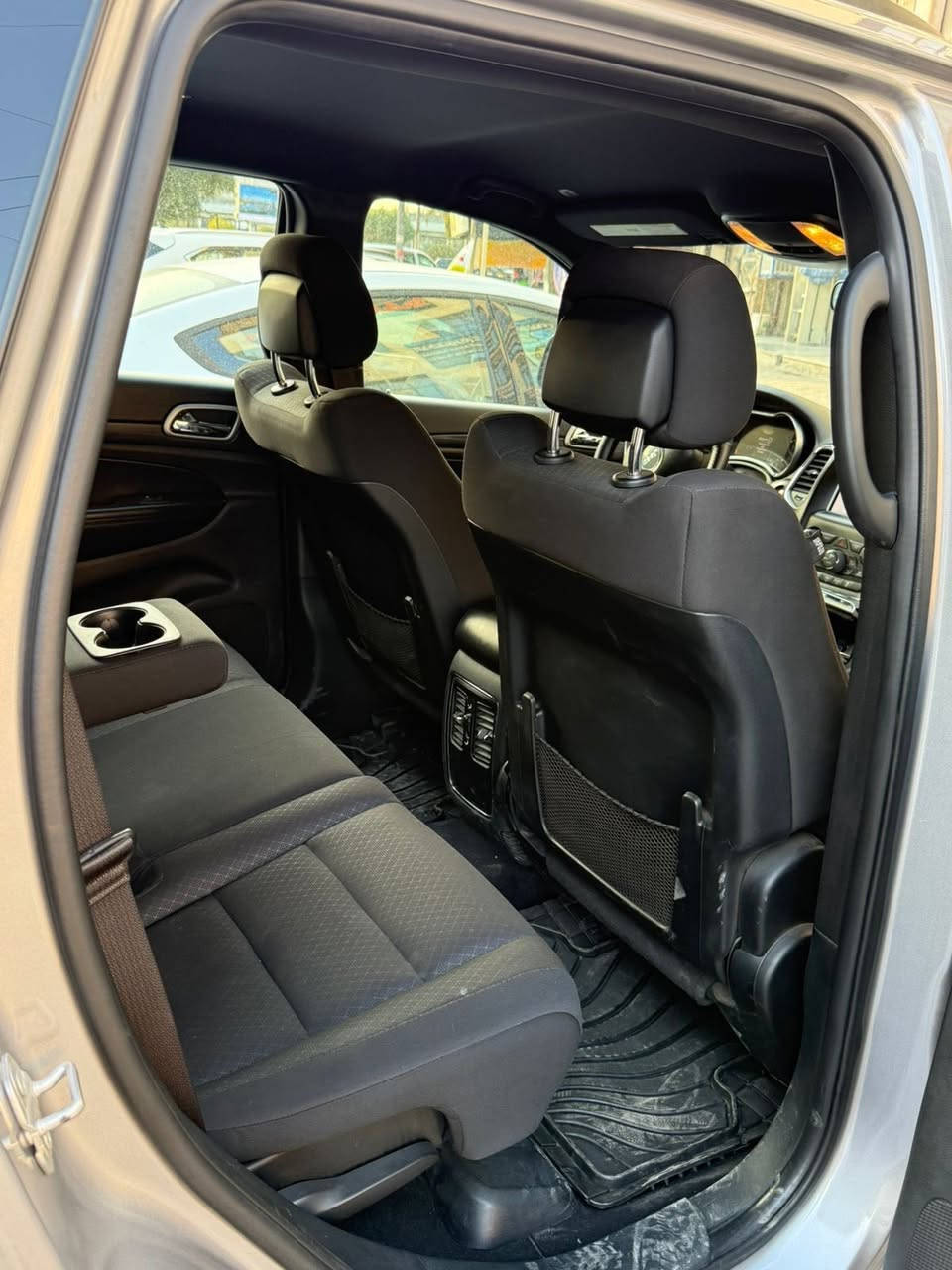 جيب لاريدو موديل 20 السيارة حادثهة بنيد وجاملغ  مكانهة بغداد***********
