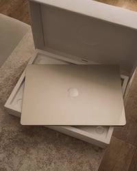 Macbook Air M2 512 GB Hard 8 GB Ram Battery 100% Cycle 20 15 inch Gold...