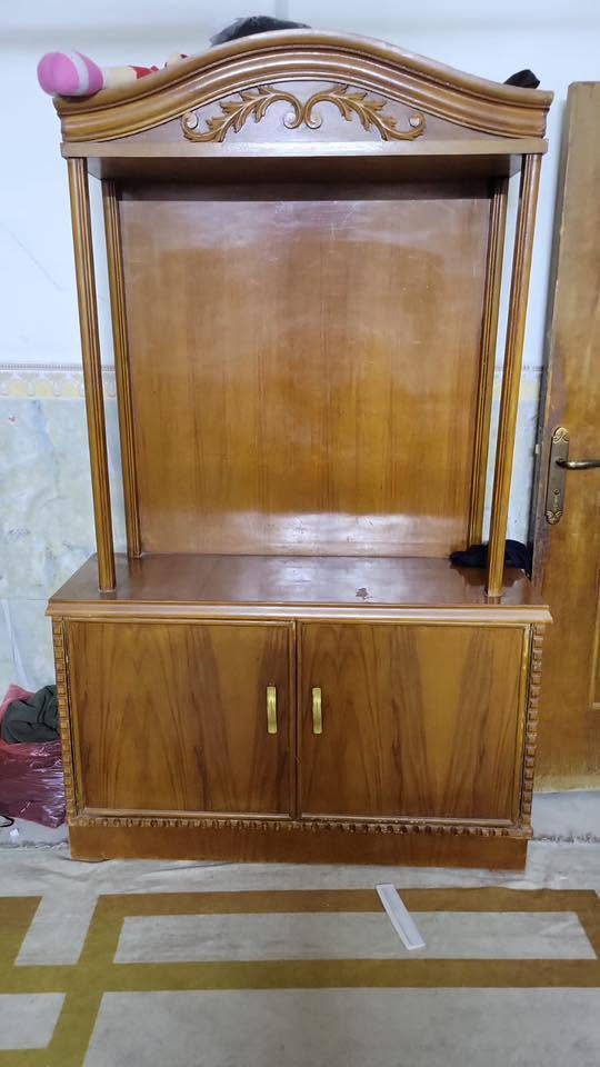 السلام عليكم غرفه اخشاب للبيع وتخم ملكي للاستفسار ***********
