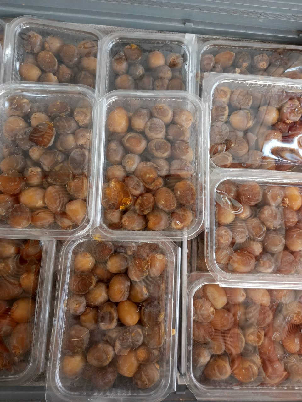 يوجد لدينا انواع التمور العراقيه برحي بريم خستاوي دهن حر لبن عرب عسل طبيعي يوجد لدينا خدمه توصيل داخل العزيزيه***********
