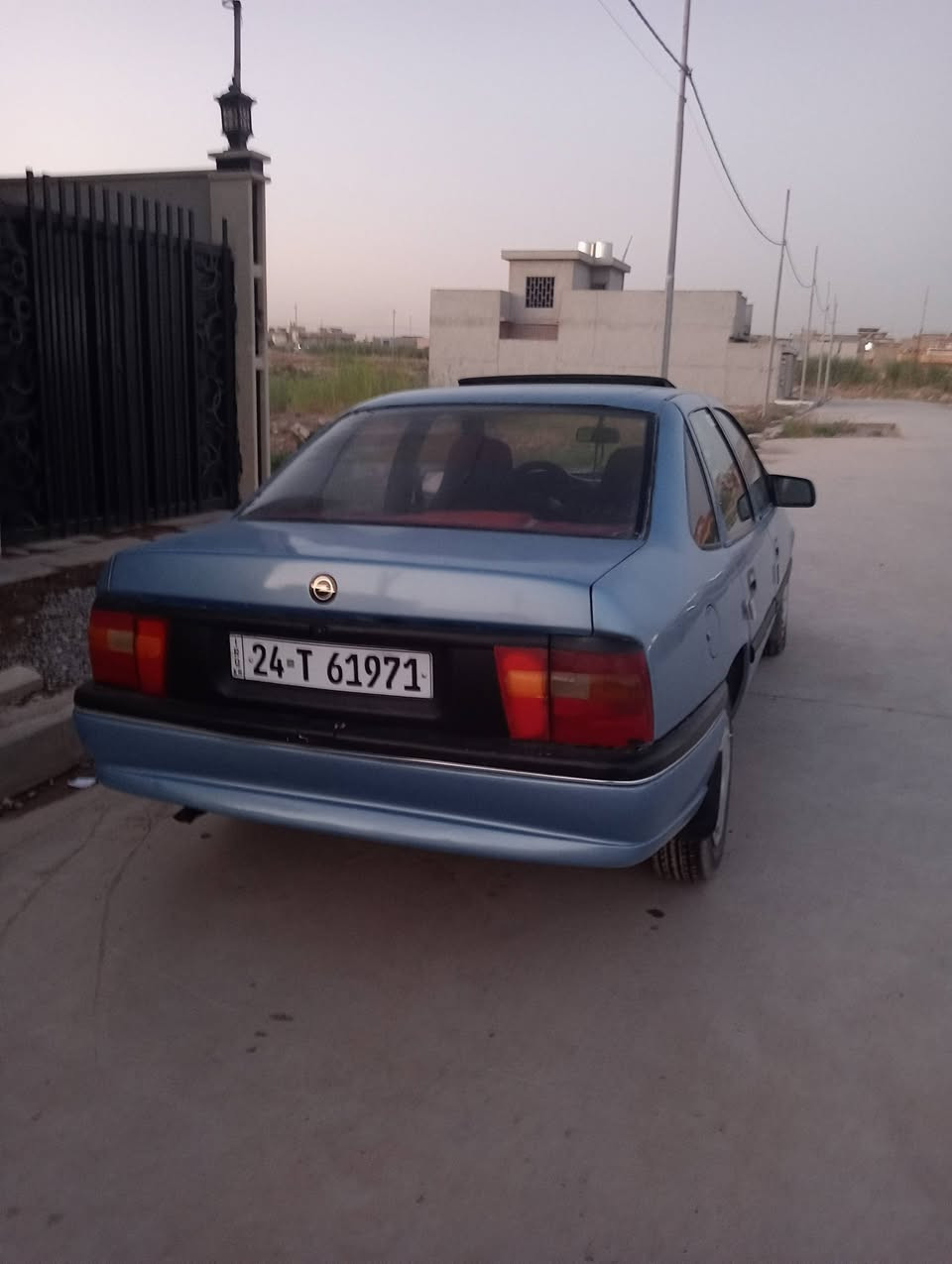 اوبل فكترا  للبيع حجم 18رقم شمالي باسمي كلها شرط.  موصل الاتصال عالرقم ***********
