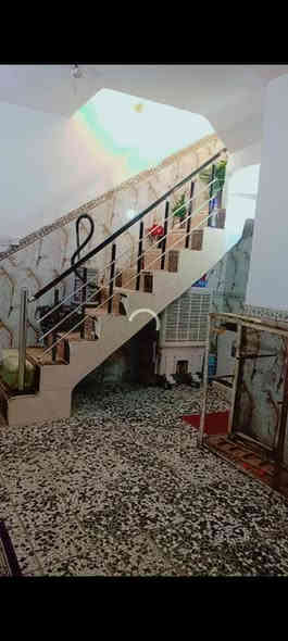 دار للبيع بنداء على ساحه وقريب شارع بيتي 100متر اساس وسقف كونكريت بناء طابوق جمهوري سيراميك وارضيه كاشي خريطه كامله بسمي بدون دلال  سعره 72بيع سريع  شراي اتصل فقط ***********
