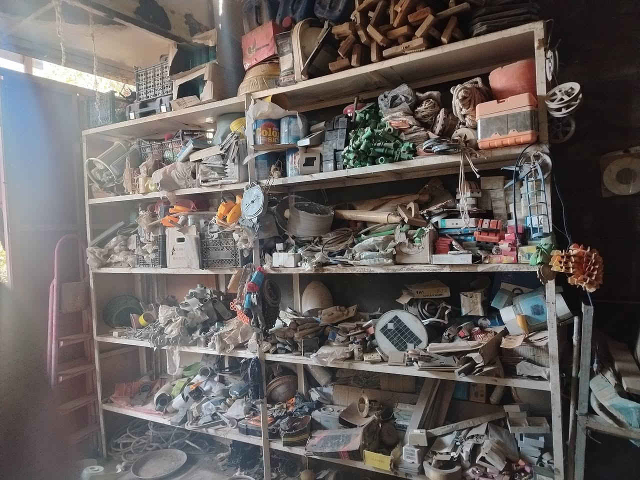 تصفية محل انشائية للبيع مع رفوف للبيع المكان نجف ناحية القادسية ***********
