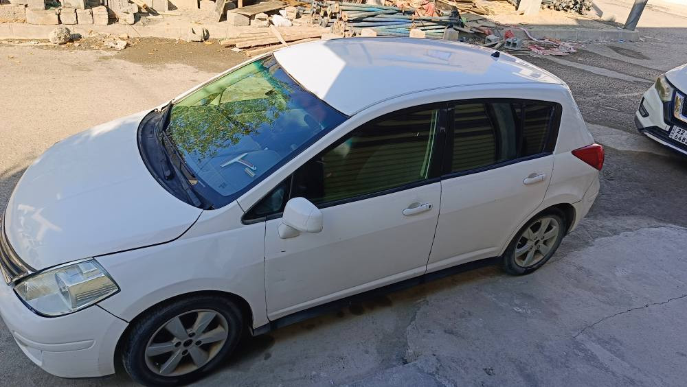 ڤێرسا مۆدێل 2010 گێر ئۆتۆماتیک
کامل بۆیاخ بێ وەرگەران زۆر جوان ماوەتەوە 
*********** بشدار, السليمانية
