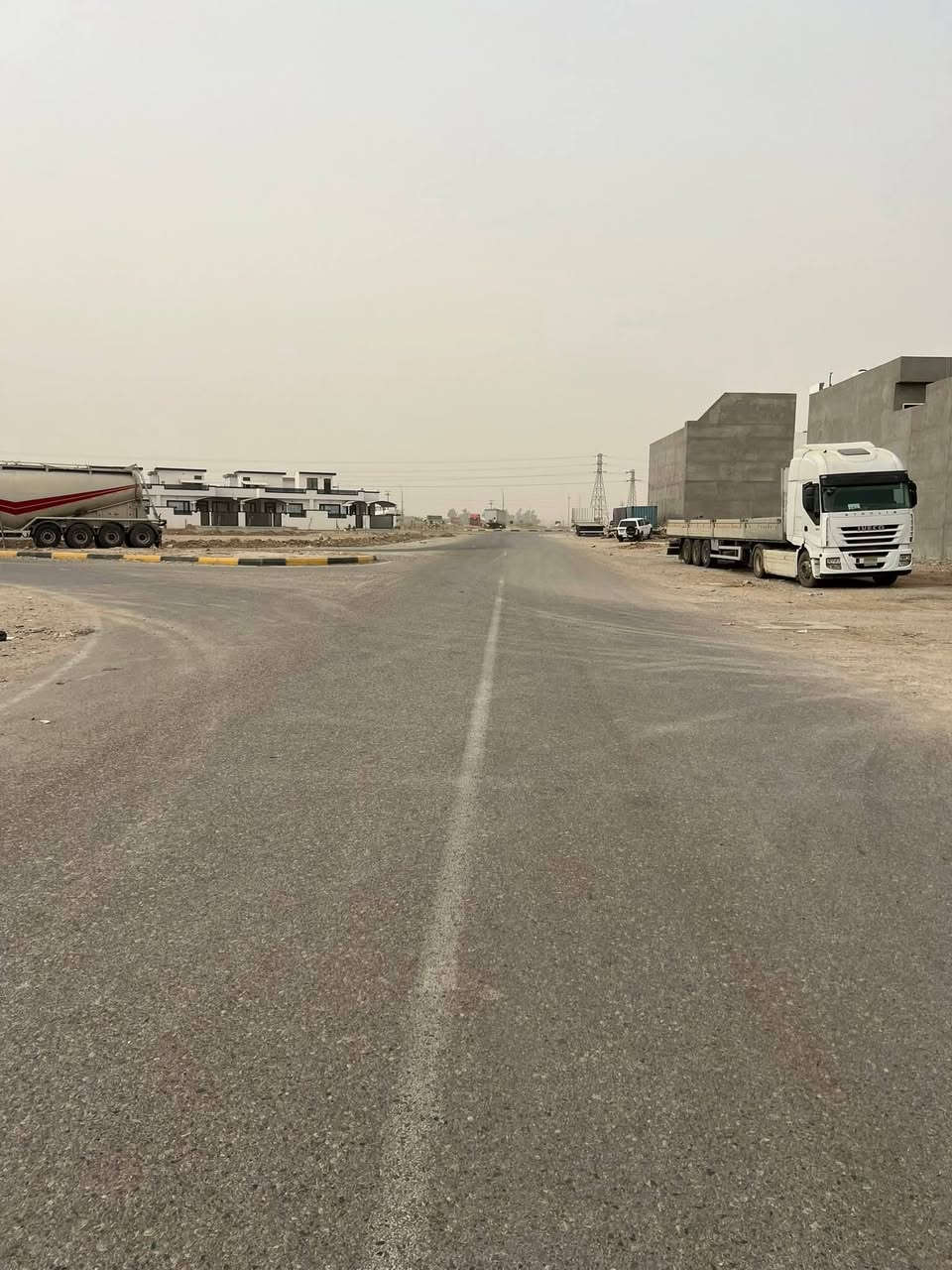 سلاووبه ريزان 
دووعه رزي جوانم بؤهاتوه 
قه ره بوه كاني كلاركؤن 
دوودانه ي رووكن 
هه ردانه يه كي 
11به 20
11به 20
به ره وپشتن 
جوانترين عه رزه 40متري هاوه بان 
قيره عامه كه وه 
نرخي زؤرگونجاوه 
بؤزانياري ته واو په يوه نديبكه نه 
ژماره ***********
عقارات جاف
