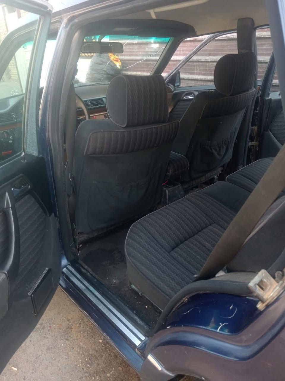 مارسيدي دب ستيشن موديل 95 نضيفه جدأ كير مكينه جديد 300قبغ اسود السعر65 وبيهه مجال الشراي يتصل ***********
