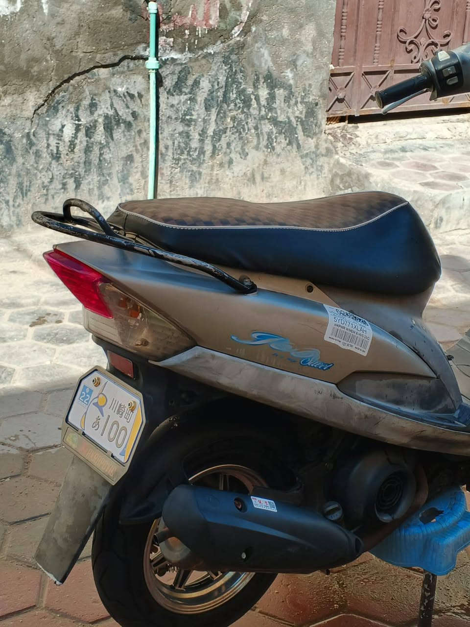 السلام عليكم دراجه ماكس مال رمبه صار لها ثلاثه اشهر من طالعه من حاويه دراجه نظيفه مقفوله من كل شيء ماكينه ما مفتوحه المكان رميته والشراء يجي خاص***********
