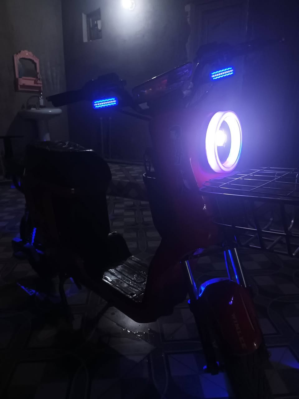 سلام عليكم دراجه R9 الريان للبيع 
موصفات 🌹❤️
1-سرعه ١٠٩ 
2-خمس بطاريات 32 امبير 
3-ملف 2000w حقيقي
4-كهربائيات كله شغال  
5-نضام R بك
6-شلعه فول 
7-دراجه نشطه 
8-ضوه عالي وناصي 
9- دبل اشاره 
10-هورن 
11-بك لايت 
12-دبلات 2امامي و2 خلفي 
13-بلوتوث 
14-شحن موبايل يغني اكدر اشحن موبايل منها 
15-وياها شاحنه
16 -شحنه وحده 60 كيلو تمشيك 
-----------------------------------------------------------------------
للتواصل والاستفسار واتساب فقط ***********
سعر 475 وببها مجال للطيبين رجاءً رجاءَ مو شراي اكلب المنشور مكاني نجف - مشخاب
