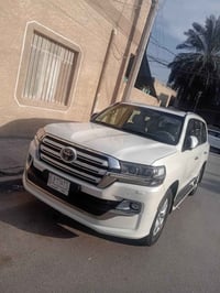 لاندكروز • ٢٠١٧ • بدون صبغ