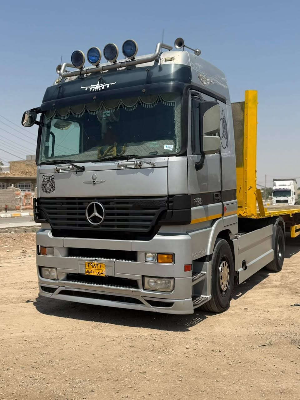 للبيع اكتروز شمعة 2001
رقم دهوك شرط التحويل
ضريبه غرامه مصفره
حجم محرك 53   V8 شاصي محور طويل 18
مرسمه العربه نفسها الوراها
تخم تاير راس وعربانه
رتايدر 5 طكات
تبريد
ثلاجه
محرك كير اكسل مكفولات
السعر (195) ورقه $
العنوان ديالى / كنعان 
الاستفسار
☎️ ***********
☎️***********
