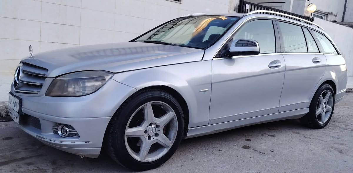 🌹بەناوی خوای گەورە🌹
 بۆ فرۆشتن و گۆڕینەوە
 
🌹ماشاءاللە ماشاءاللە 🌹
شتنی نمونەو لۆکو دانسقە ئەبێت ئاوا بێت 
مارسیدس سی کلاس  مۆدیل 2008
بێدەعم و بێ لێدراوی نوکەدەرزی ناوگرتنی
 نییە
چوار بۆ پێنج پارچەی پەمپە
لەسەر کاڵ بونەوە بۆ جوانی کراوە
هەیکەلو ناوی نمونەیە لە جوانیدا 
بەس ماشاءاللەی ئەوێت
سەیارەیەکی هەتا بڵێی نەرمەو لێخوڕینی زۆۆر خۆشە زۆۆر بەکێش و بە هەڵمەتە

گێڕو مەکینەی کراون vvti 3000 لەسەرە
لەسەر قوڵاغی بیلادی دانراوەتەوە
گێڕو مەکینەو تەقەو ڕەقەو دەعم لێدراو کارەباییات و تەحویل و غەرامە بەشەرت 
دەعامی بۆ دەعامی بەشەرت...
شوێن.. هەولێر..
نرخ... 77 وەرقەو معامەلە
ژ.م... ***********
***********
​🌹بسم الله الرحمن الرحيم🌹
       للبیع او مراوس
​🌹ما شاء الله.. تبارك الله🌹
​للبيع مرسيدس (نمونة ولۆك)، السيارة مال جناي وبحالة نادرة:
مرسيدس C-Class موديل 2008
​البدي: السيارة مكفولة من الدعم والضربة، حتى "طخة إبرة" ما بيها من الداخل.
​الصبغ: بيها 4 أو 5 قطع "بەمپ" (رش تجميلي) على كد الشخوط وتكليح الصبغ، يعني مصبوغة على نظافة.
​النظافة: الهيكل والداخلية توب، السيارة "وردة" وما شاء الله عليها.
​القيادة: سيارة ناعمة جداً، سحبها قوي وعزمها عالي (طيارة بالشارع).
​المواصفات:
​المحرك والكير: محرك كراون 3000 VVTI، راكب على قلاغ بلادي وشغله كولش نظيف.
​الضمان: (كير، محرك، صدر، كهربائيات، تحويل، وغرامات) كلها بشرط الفحص، والسيارة من الدعامية للدعامية مكفولة.
​التفاصيل:
​المكان: أربيل.
​السعر: 77 ورقة (بيها مجال ومعاملة للشراي).
​للاتصال: *********** / *********** أربيل, العراق
