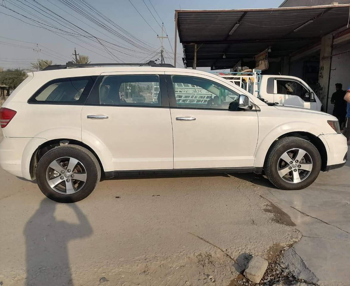 دوج جورني رقم بغداد الماني موديل 2009 مكينة 6 سلندر 3500
كشن السايق كهربائي تدفئة بالكشنات 

3 قطع تبريد 

دبل كزوز 

كير ومكينة بحالة جيدة 

والسونار مرفوق بالصور 

***********
