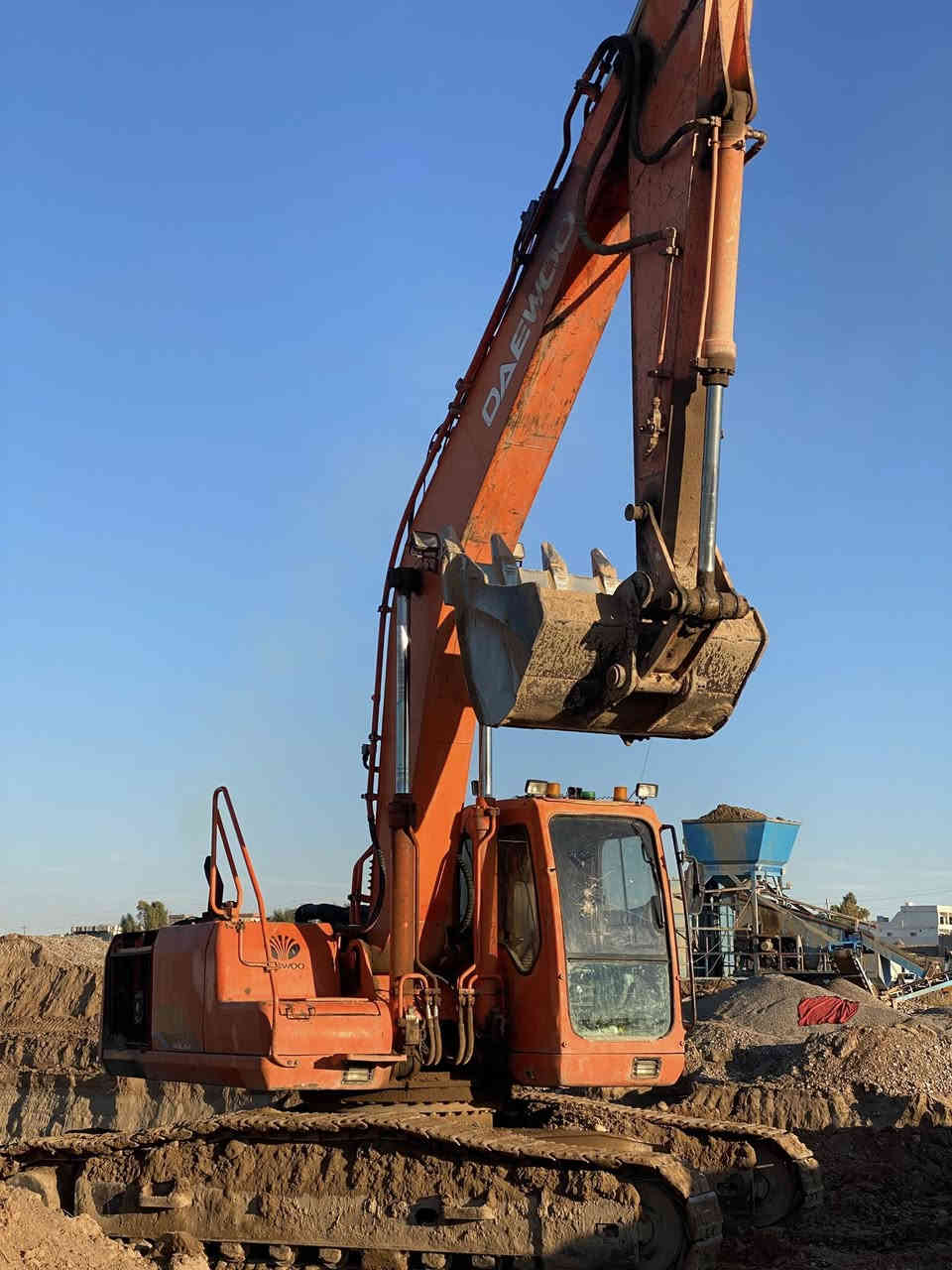 السلام عليكم.للبيع حفاره دايو موديل 2003حجم255 رقم كامل جاهزه للعمل  السعر 4دفاتر وبي مجال. الاتصال عله هاذا الرقم ***********
