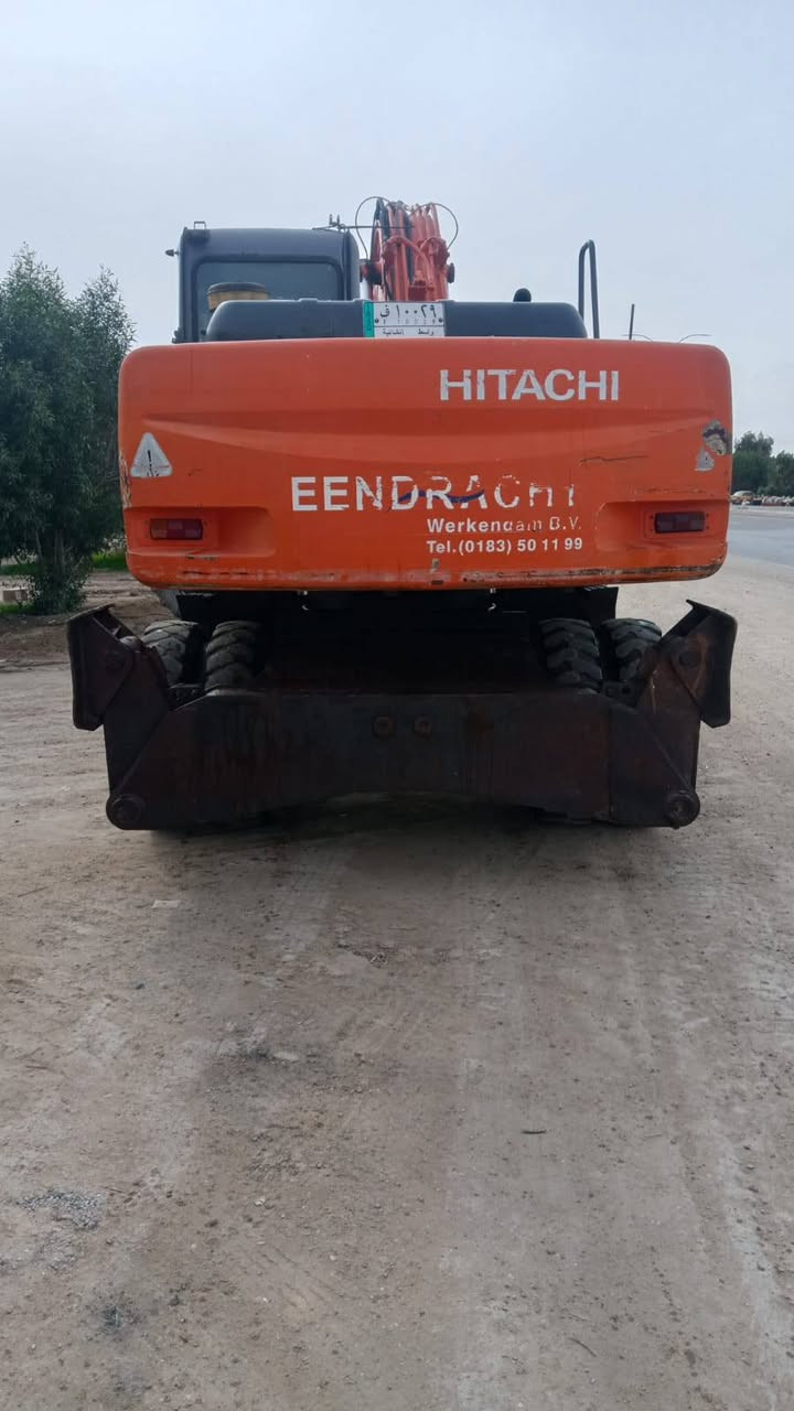 سلام عليكم للـــبيع حفاره هيتاشي حجم 180   موديل 2006     للستفسار ***********   خط— وتساب
