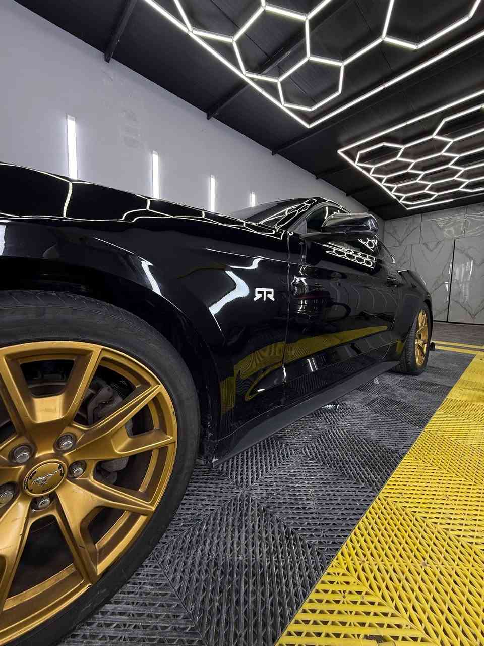 موستنك 2017 V6
حادث امريكا دعاميه خلفيه فقط
وبالعراق صارت4 قطع ابيع حزام بدون معجون 
سياره بلاديه حته حجر البيئه موجود كلشي عله وضع الشركه
كفاله محرك كير شاصي لغد واي ضرر قوي
ماشيه 86 ميل
حداديه امامي خلفي جديد 
تبريد تدفئه فول
سياره جاهزه من كلشي مابيها اي نقص بيها فقط شخط بالجاملغ الامامي محتاج تكحيل مايكلف ٥٠ الف
ب اسمي تحويل مباشر
مكان السياره ديوانيه 
السعر 138
***********
