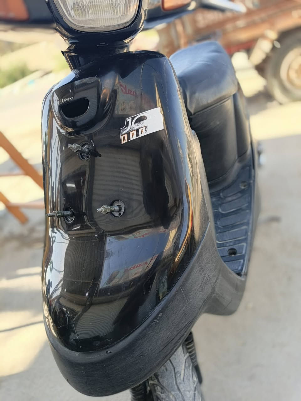 السلام عليكم دراجة بطة للبيع الدراجة كاملة سلف هندر نقصها فقط باتري الدراجة كلها شغالة كهربلائيات اشاير كلوبات دبل اشارة بكلايت كاملة مكملة شلعة ومعدل مبدل بس بستم فقط جيب مصلح وتعال وفحص براحتك البوشة بلادية فقط بستم السعر 375 وبيها مجال مال مستعجل الاستفسار الاتصال ***********
