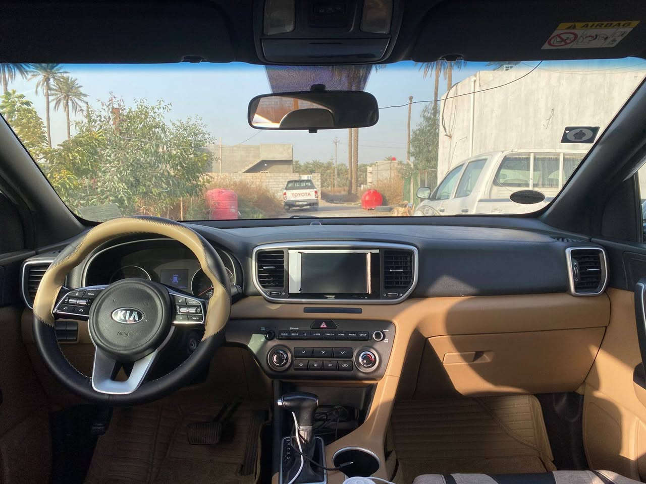 سلام عليكم سياره سبورتج موديل 2020 خليجي مكفوله ماشيه 70 الف حقيقي كامله تخم تاير باتري جديد مكينه وكير حداديه كامله ما بيها كل نقص رقم بغداد بسمي  سعر 196 وبيها مجال رقم الهاتف ***********
