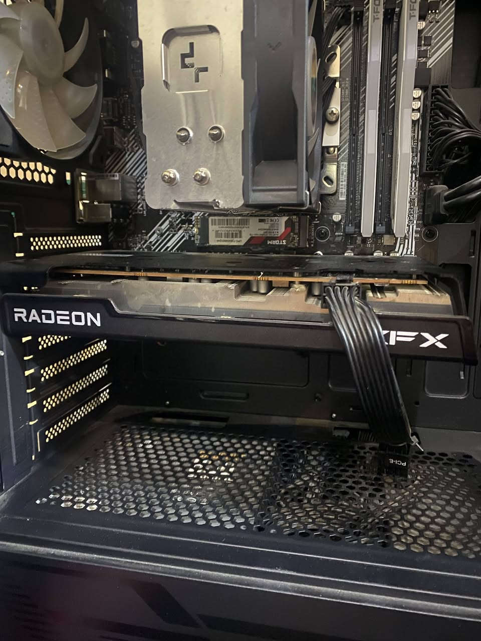 كرت rx 6600XT للبيع الكرت مامتعوب حرارتة جدا ممتازة تجي وتفحص وتتاكد يلة تاخذة 
السعر 280 قابل للتفاوض اذا شراي 
عنواني : الدورة حي الصحة 
تواصل على الخاص او الرقم : +964 786 179 7153


**إذا كنت صاحب هذا الإعلان وتريد حذفه لأي سبب، رجاءا أرسل رسالة إلى الدعم الفني**