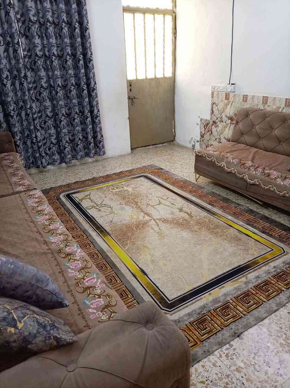 السلام عليكم بيت تجاوز السده الاولى مقابيل الزراعي قرب مطعم جوعان 100متر مربع طرمه وصحيات واستقبال ومطبخ منور وغرفه السكف سندويج بناء طابق واحد السعر 27مليون بي مجال ‏‪***********‬‏هذا الرقم للاتصال
