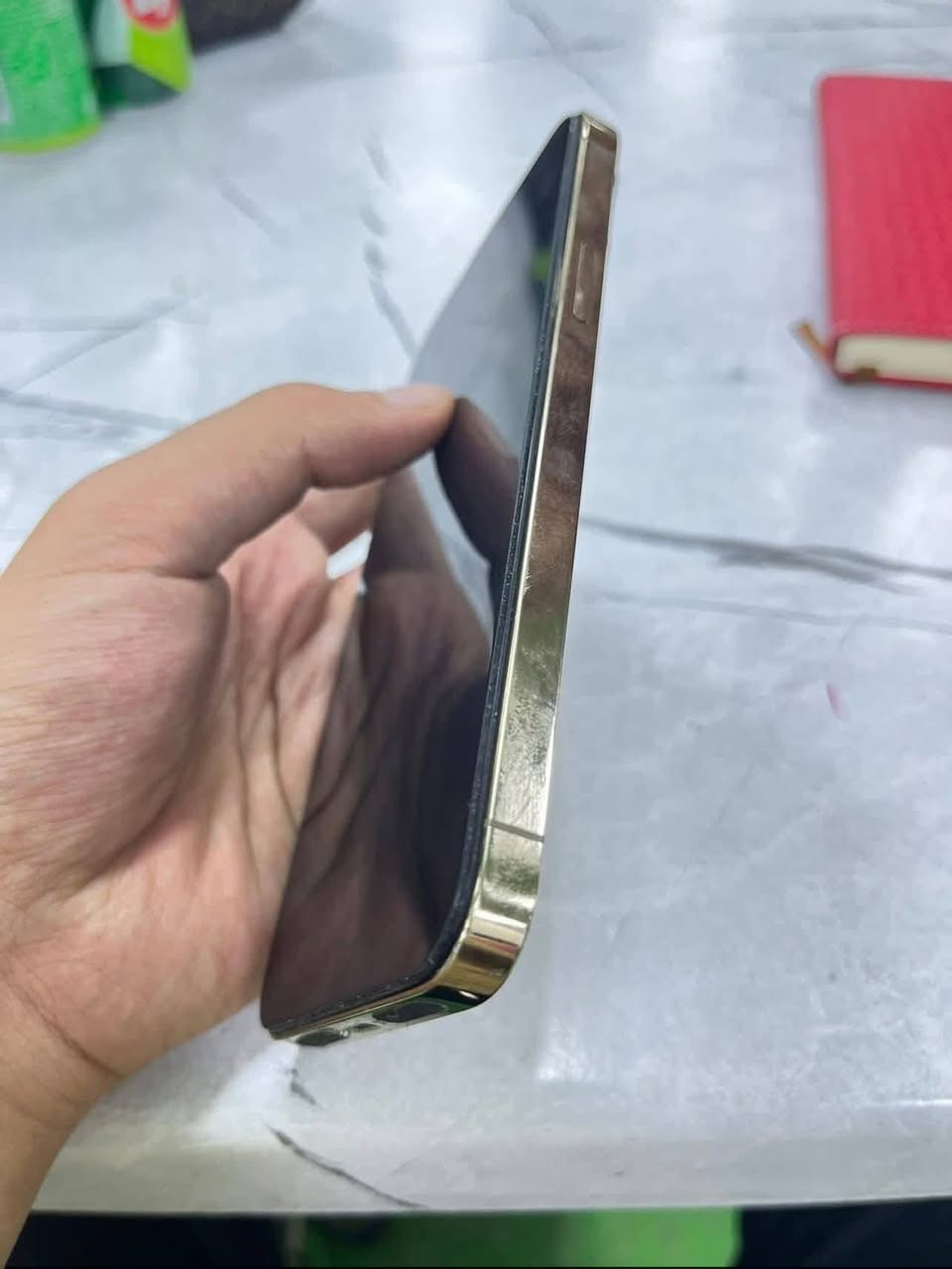 iPhone 12 Pro Max 
أيفون 12برو ماكس جهاز نضيف جديدمبدل شاشه تفصيخ
ذاكره 256غراضه كامله بطاريه74سعر 310
***********
