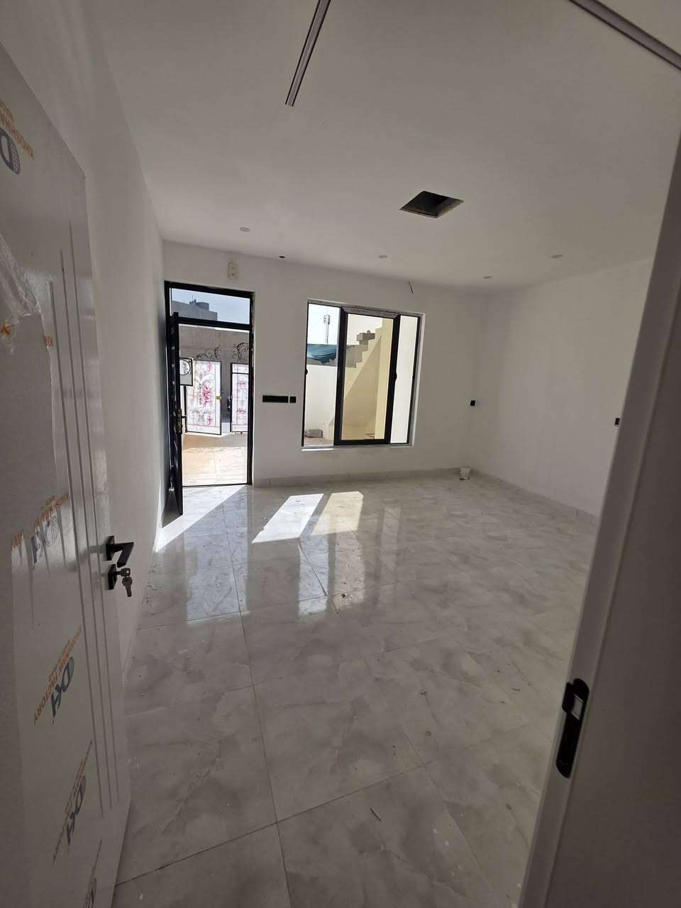 #دار #للبيع  🏠  
#المساحة :-  120 متر 
#الموقع :- بنجاعلي قرب سوك حديقة و قرب شارع عام

#تفاصيل الدار 🏡 
_ ط/١
- استقبال 
- هول 
- غرفتين نووم
- مطبخ بارد
- مطبخ حار 
- صحيات 
- كراج سيارة.
نضام دكت و ثقوف مغربي 

     
#للأستفسار الأتصال على الارقام التالية :-🔶️
 📞 *********** 📲
 📞 *********** 📲
أو مراسلتنا عبر { فايبر ــــ وتساب ــــ 📲} 
أو مراجعة #مكتب شوان للعقارات والمقاولات الكائن في الحرية علاء سايدين بنجاعلي مقابل جامع عبداللة و حديقة مثلاث
{  #نتشرف #بزيارتكم }
