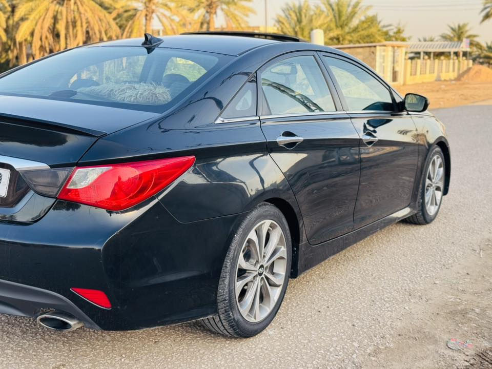 سلام عليكم سوناتا 2014 للبيع  مرقم بغداد باسمي شخصيا رقم دولي هزه جديده وارد امريكي حادث خشم الجاملغ الامامي فقط بارد جدا بسيط وبالعراق شخط باب خلفي وانصبغ السياره ليبل واحد فوول مواصفات لمتد
بصمه تشغيل 
بصمه ابواب 
فتحه سقف
محرك 2400 Gdi
كشن حار بار 
كشن كهرباء 
تحكم كامل 
شفتات ستيرن 
شاشه اصليه مع كامره خلفيه 
اشاره مري 
سبوورت
رادارات 
انضمه قياده مختلفه
مانع انزلاق 
السياره معروضه 114
مكانه حله للاستفسار***********
