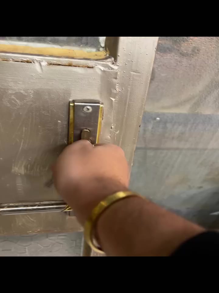 باب حديد تفصال كلش نضيفة بدون أضرار كيلون قفل وكاملة مكان بغداد بسعر مناسب اي استفسار خاص


**إذا كنت صاحب هذا الإعلان وتريد حذفه لأي سبب، رجاءا أرسل رسالة إلى الدعم الفني**